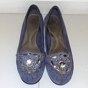 Aerosoles gray/ blue 💯 suede flat/ loafers with stones. Padded insole. Size 8.